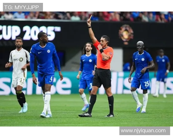 足球明星与记者亲密互动瞬间大揭秘精彩图片集锦