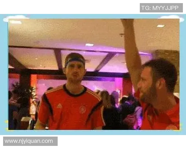 足球明星搞笑整蛊队友的趣事大揭秘让你捧腹大笑的瞬间合集