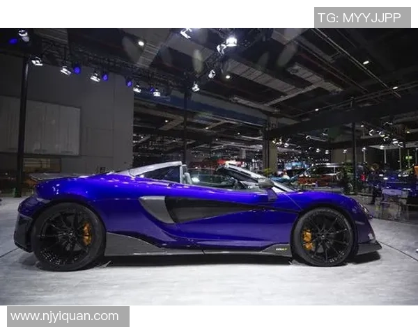 足球明星驾驭迈凯伦超跑炫酷瞬间尽显风采与激情